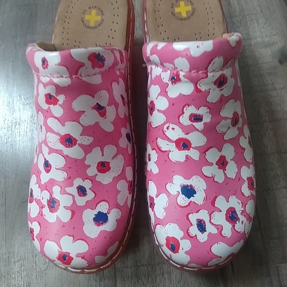 doc martens nursing shoes